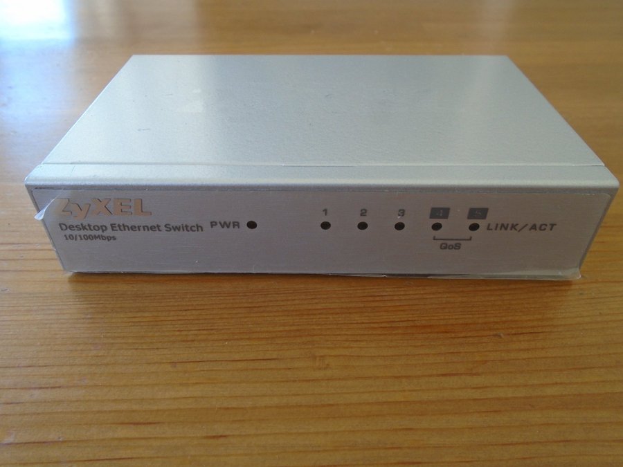 ZyXEL Desktop Ethernet Switch 10/100Mbps