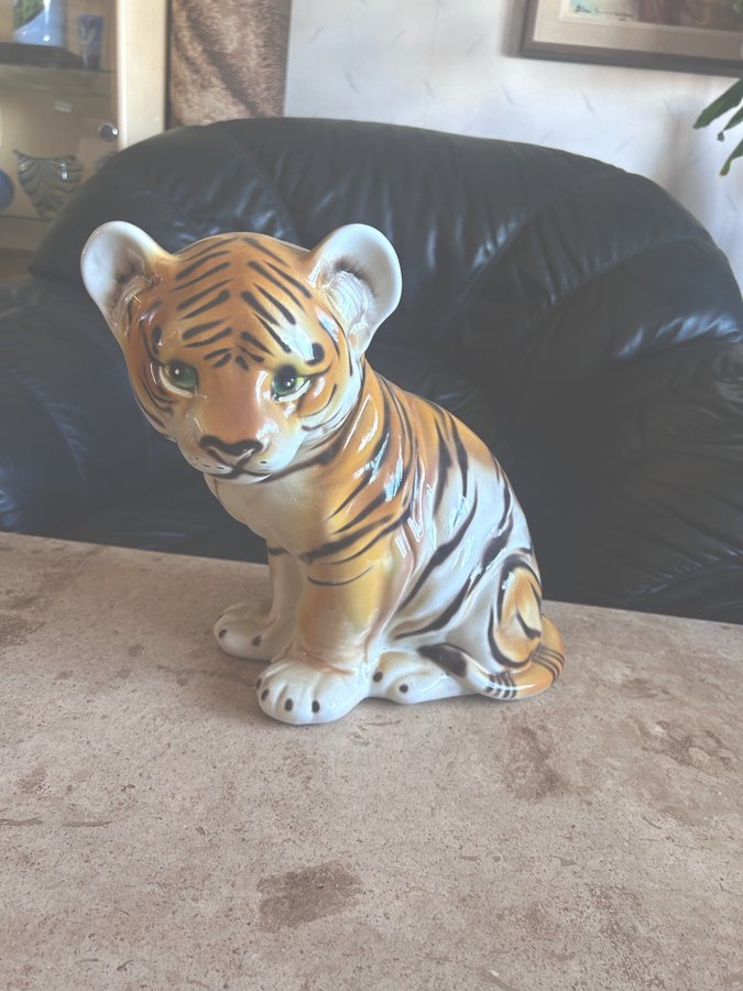 Tigerfigur i keramik