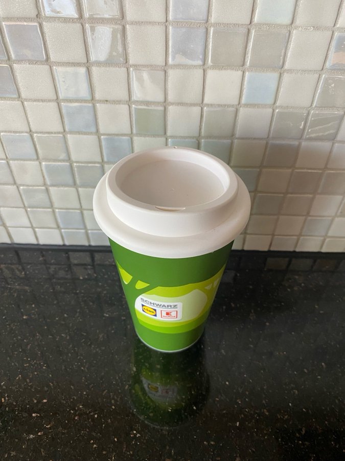 Schwarz Kaffemugg i hård plast