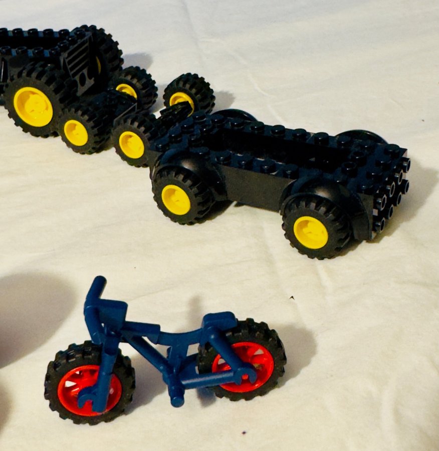 Lego Däck, Hjul, Vintage och nyare. 280 gr. Car Base, chassi, Bicycle.