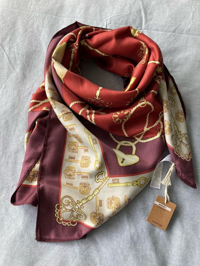 Red soft scarf from Italian ???? Carpisa