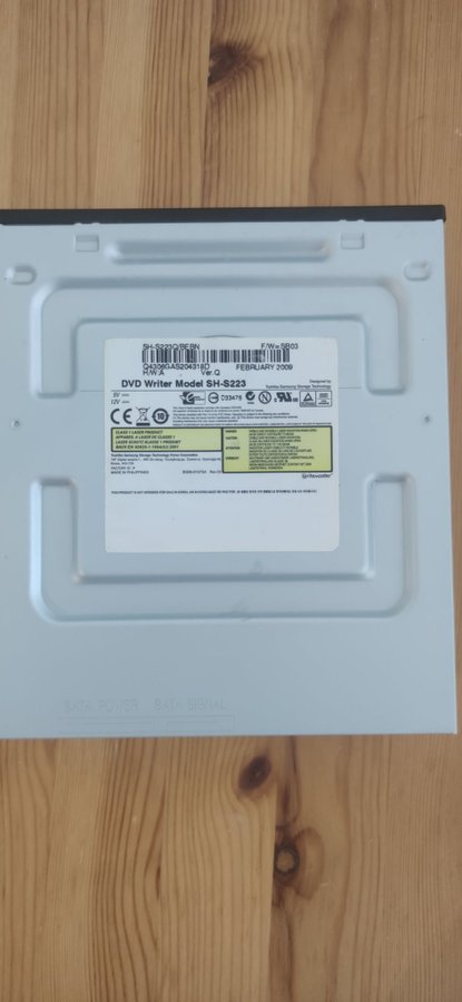 TSSTcorp (Toshiba) CDDVDW SH-S223S DVD