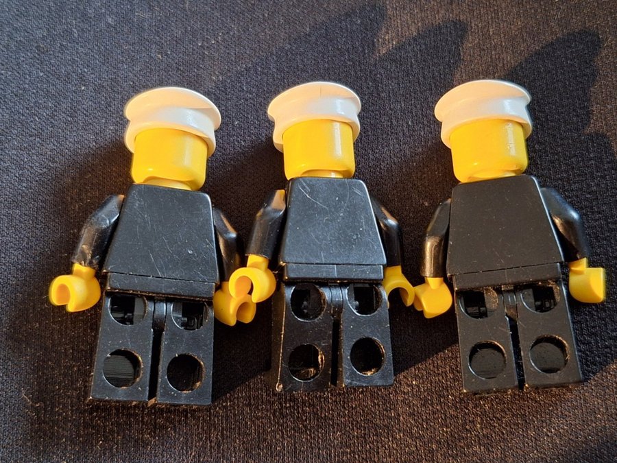 Lego - Town: Classic Town: Police: cop001 Police - Suit with 4 Buttons 3st