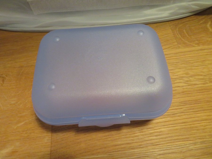 *** Tupperware mellan babuska, ljusblå med hjärta (NY) ***