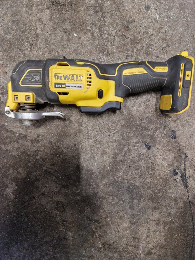 DEWALT DCS333S 18V XR Oscillating Multi-Tool