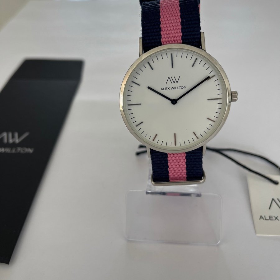 ALEX WILLTON WATCH Brighton 40 mm Silver med Blå Rosa Nato Band o svarta visare