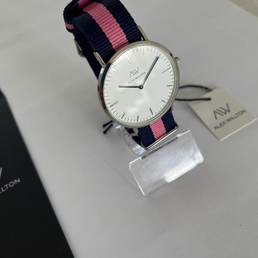 ALEX WILLTON WATCH Brighton 40 mm Silver med Blå Rosa Nato Band o svarta visare