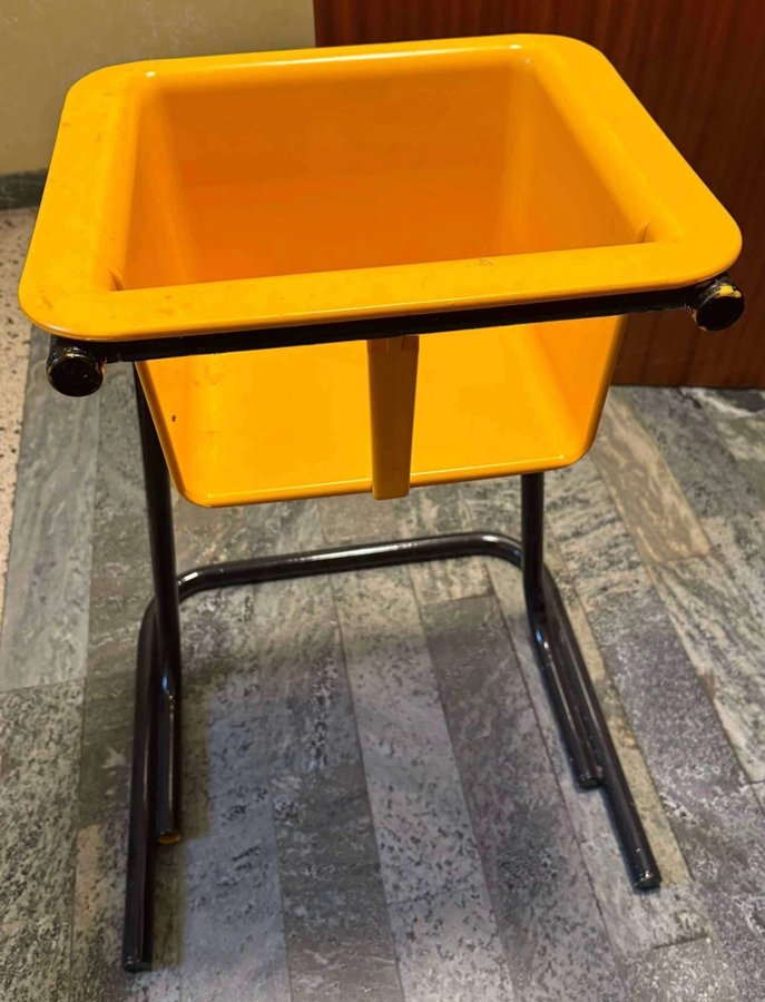 IKEA BABUIN Barnstol retro vintage 70-tal SVART Metall GUL plast SÅ COOL