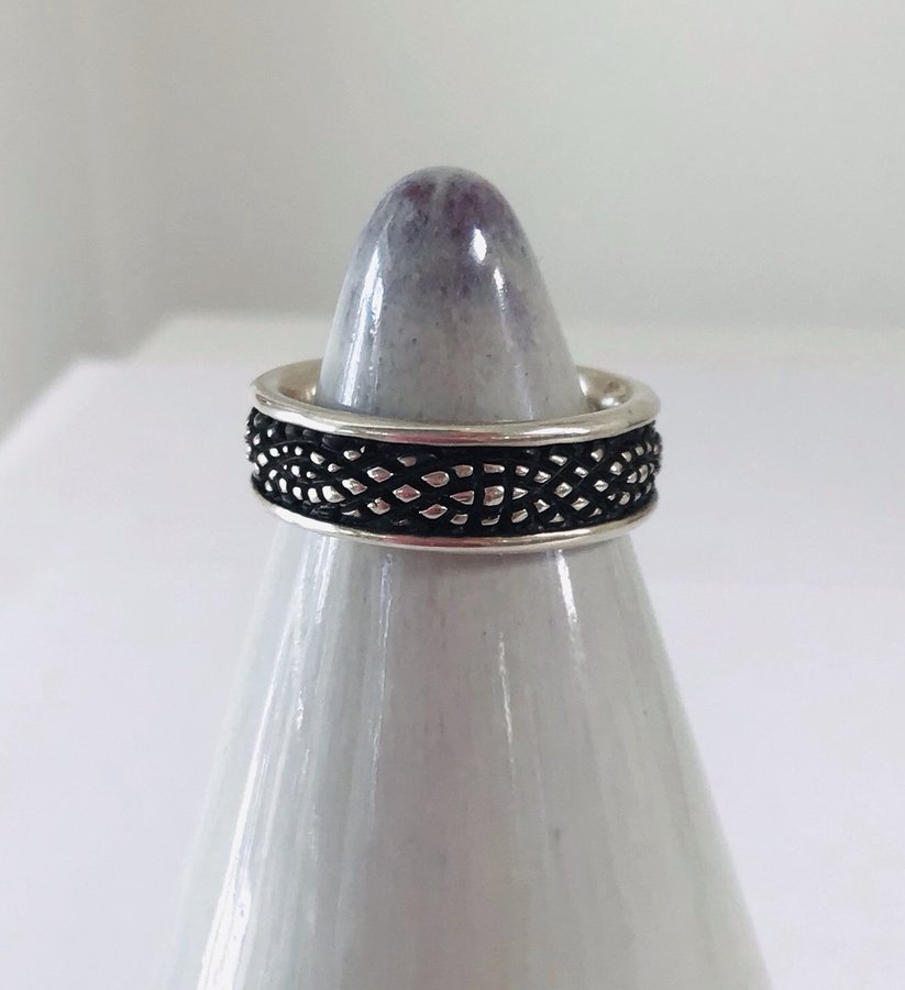 Str 49. Unisex sølv ring. Design af Lene Munthe for George Jensen.