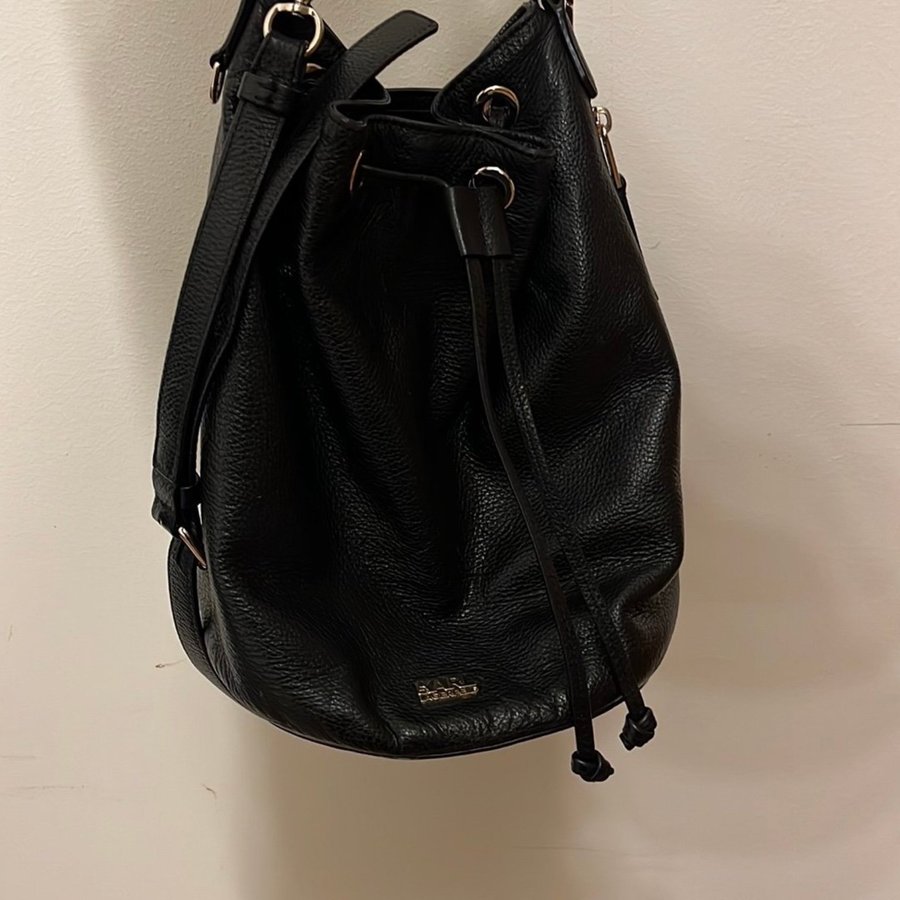 Karl Lagerfeldt bucketbag i mycket fint skick med dustbag