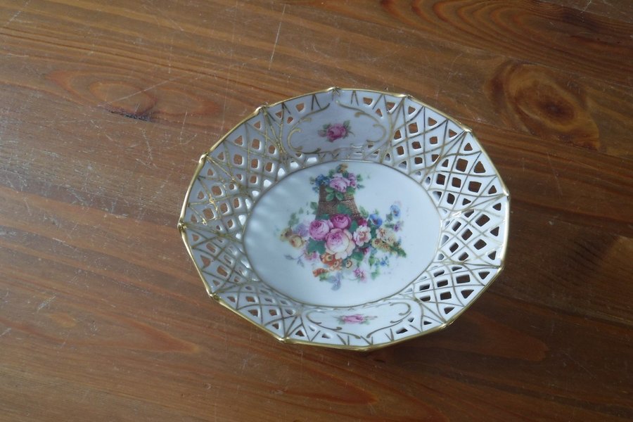 Mycket fin liten gallerskål från real handcut Schumann China