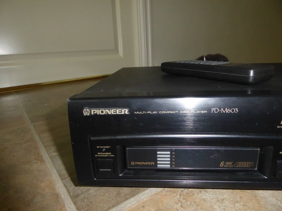 SÄLJER Pioneer PD-M603 CD-spelare med Fjärrkontroll-FUNGERAR