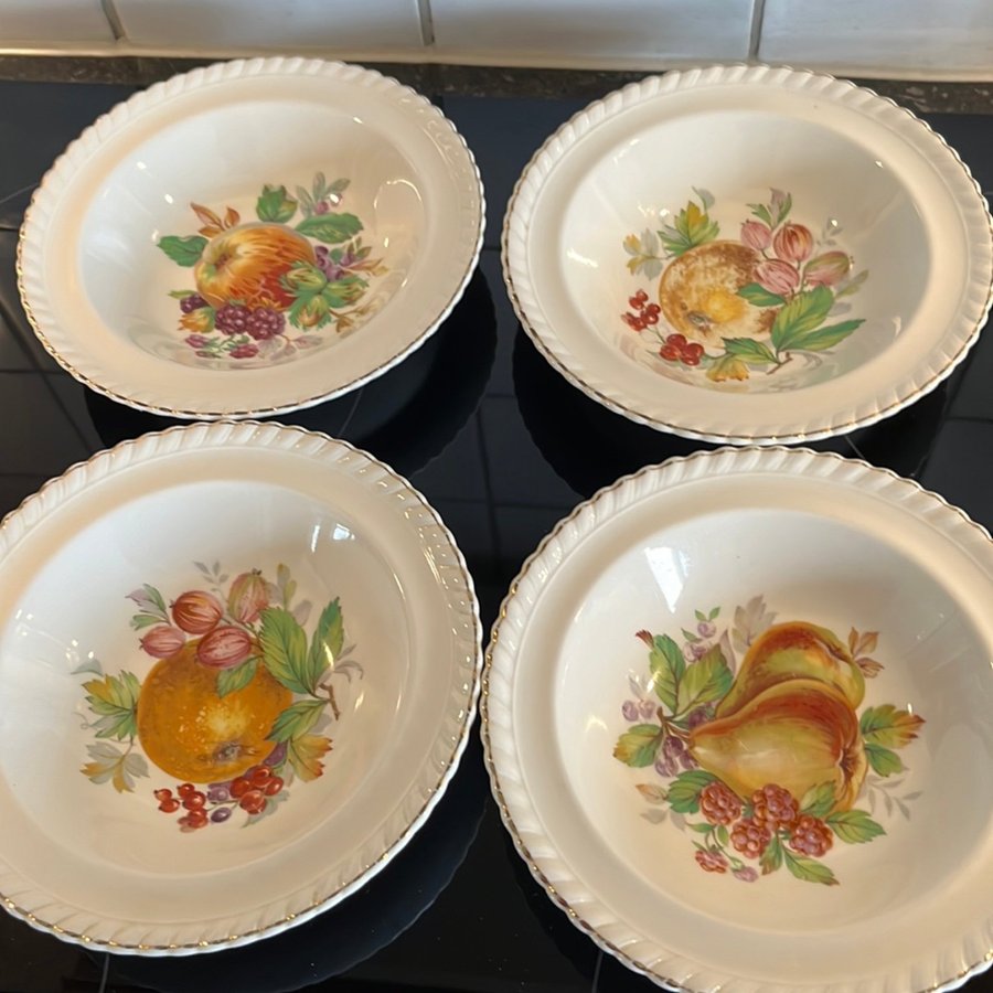 Johnson Bros frukost/dessertskålar 165 cm med frukter och guldkant Retro