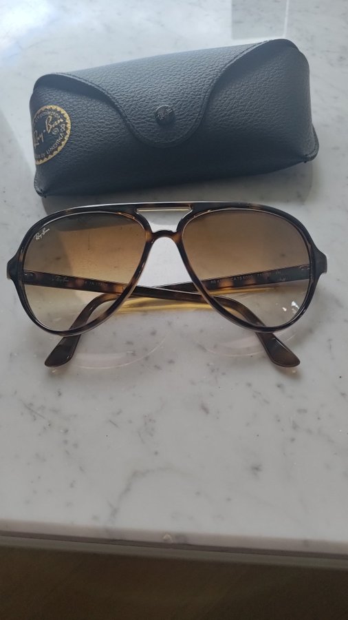 Ray-Ban Solglasögon RB4125 CATS 5000 710/51 2N