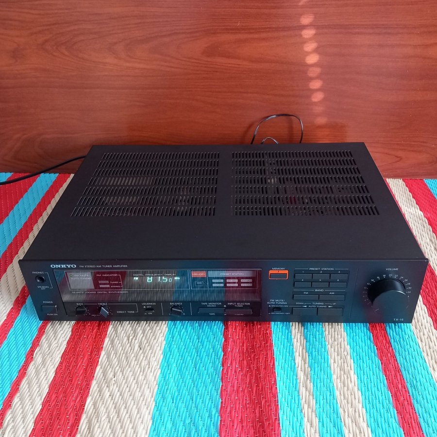 Onkyo FM STEREO / AM TUNER AMPLIFIER