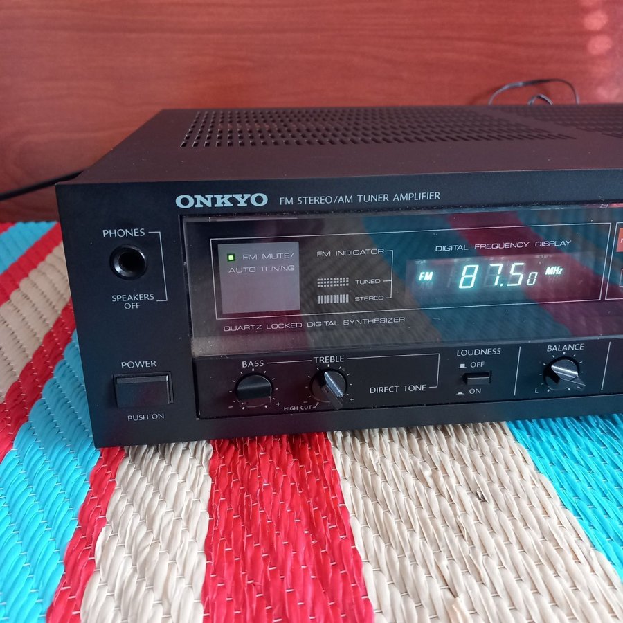 Onkyo FM STEREO / AM TUNER AMPLIFIER