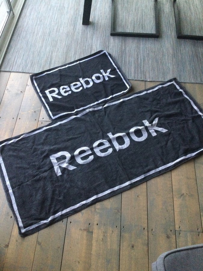 2 st Reebok Handdukar