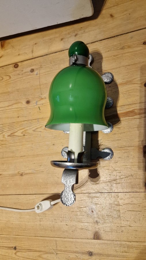 Vägglampa i grönt handblåst glas vintage Gnosjö Ostling 1970