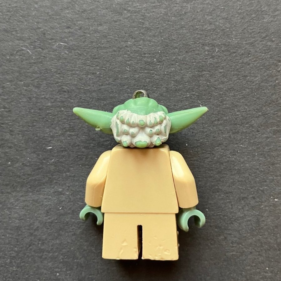 Lego Yoda Nyckelring (dåligt skick)