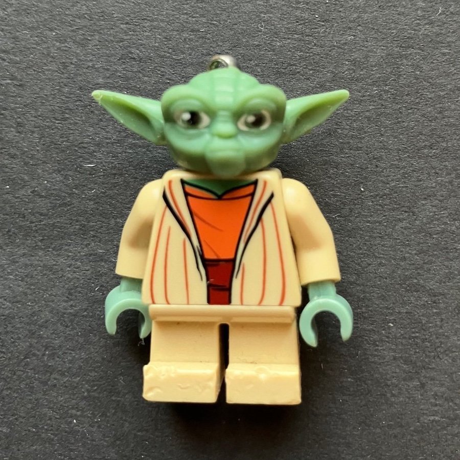 Lego Yoda Nyckelring (dåligt skick)