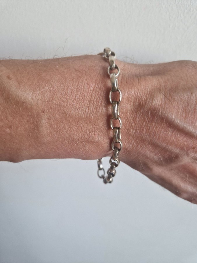 ARMBAND MED REJÄL KEDJELÄNK 925 SILVER 15G ORDPRIS 3500KR