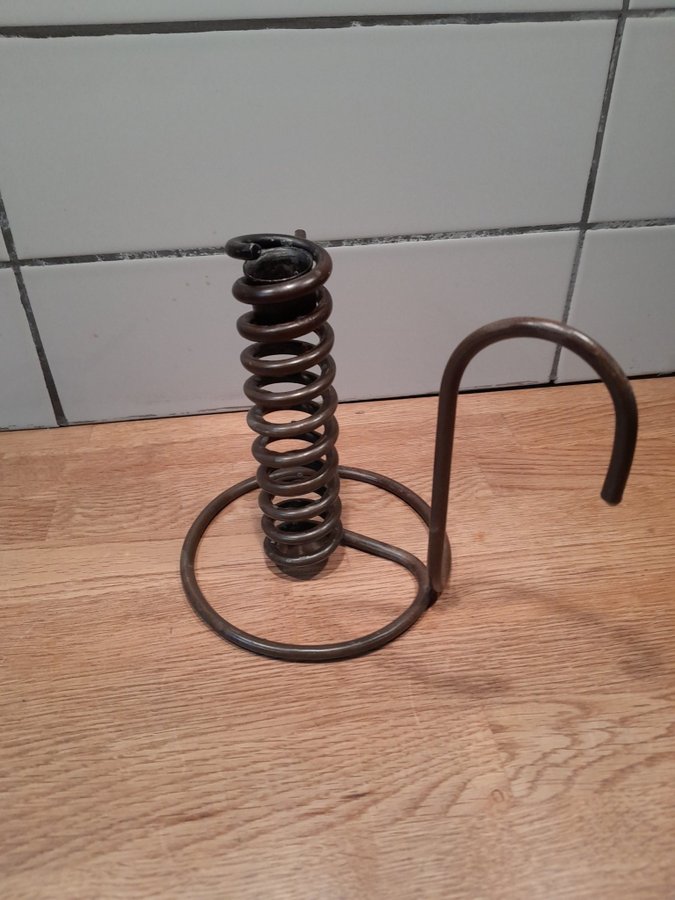 Ljusstake i metall spiralform spiral