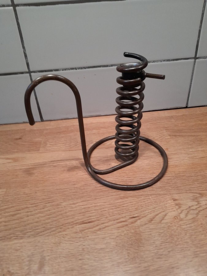 Ljusstake i metall spiralform spiral