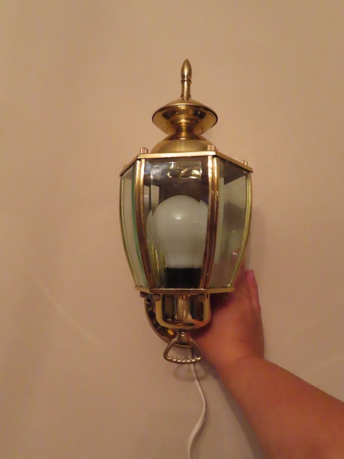 Retro vägglampa med vackert slipade glas Cottex