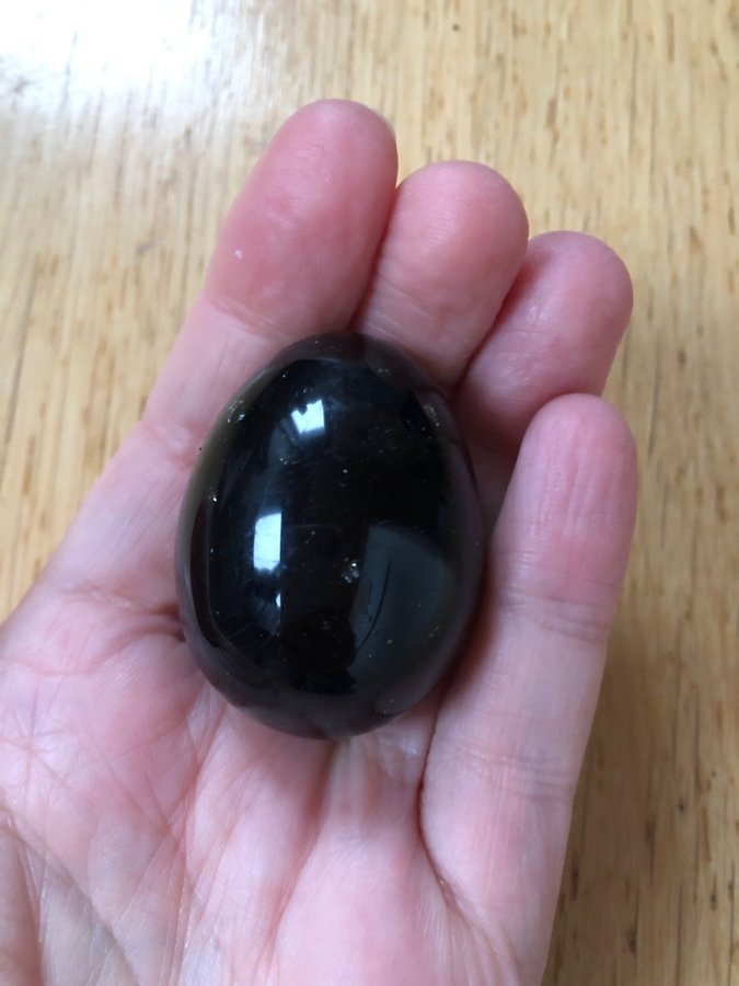 Obsidian ägg svart