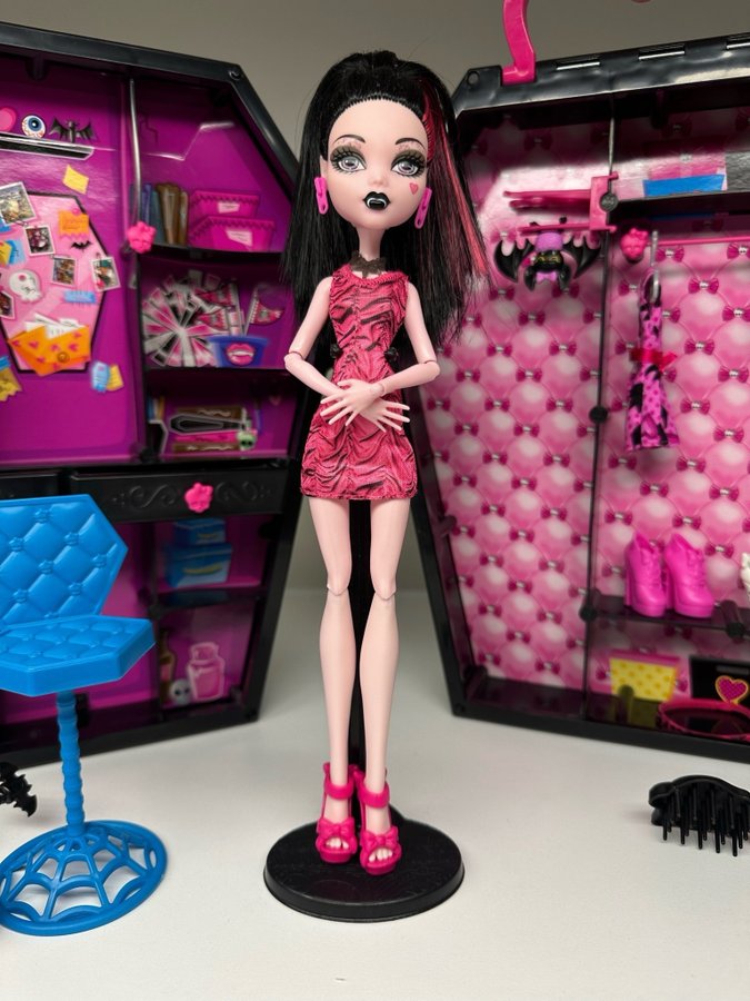 Monster High Draculaura - Garderob  Tillbehör - 2008