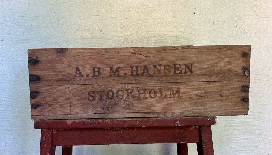 Gammal trälåda från AB M Hansen Stockholm