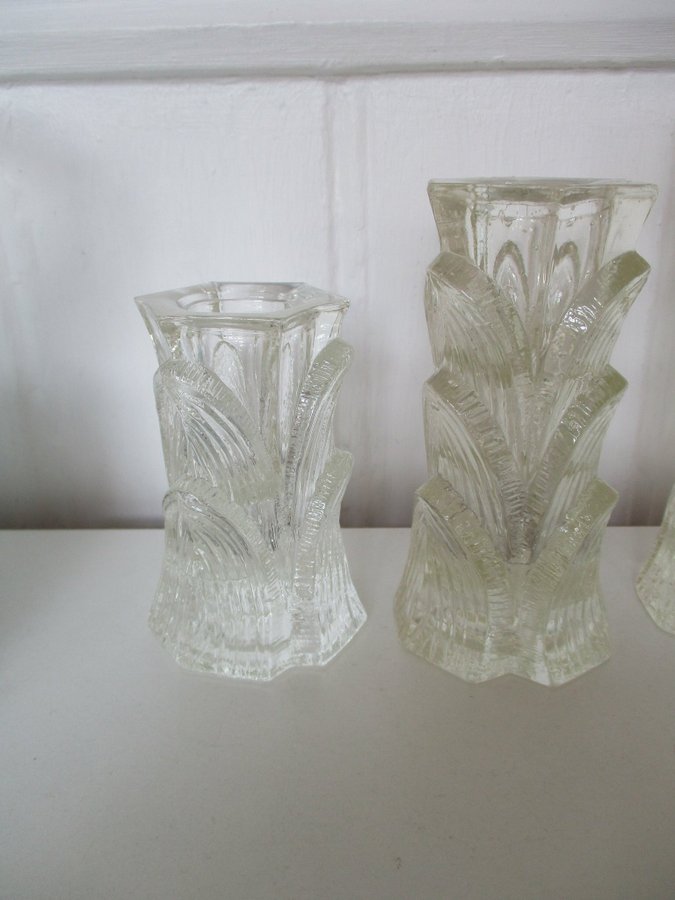 Trio ljusstakar / ljusstake i pressat glas