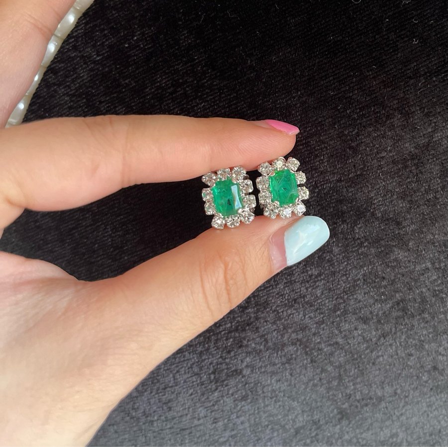 Like new Vintage Christian Dior Emerald Crystal Earrings