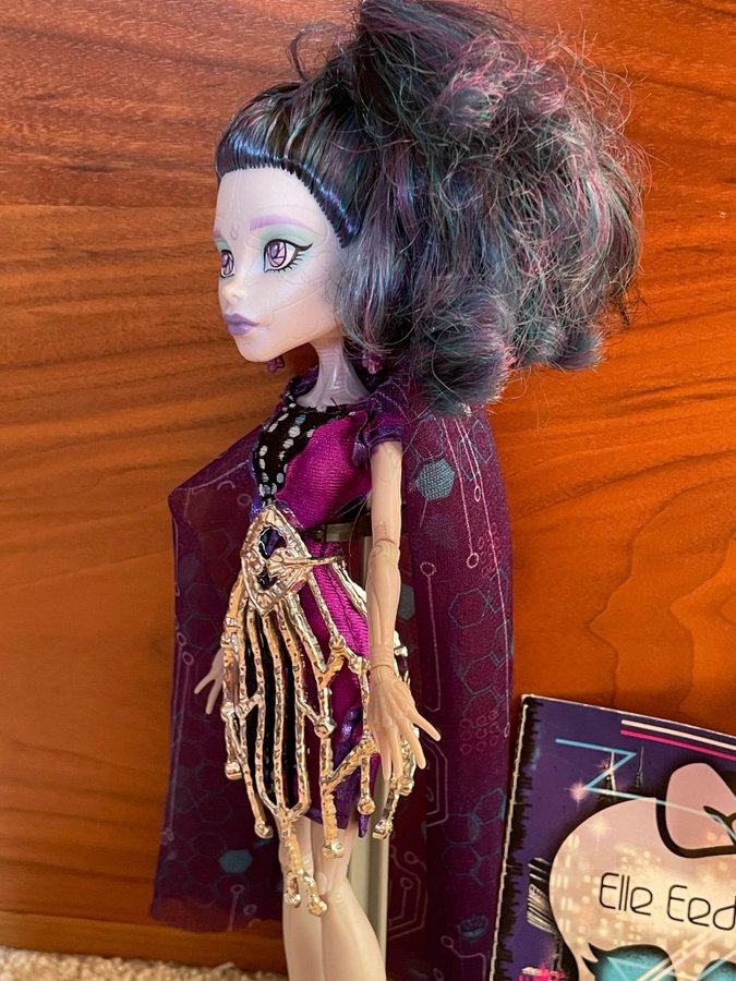 Monster High - Elle Eedee - docka med tillbehör