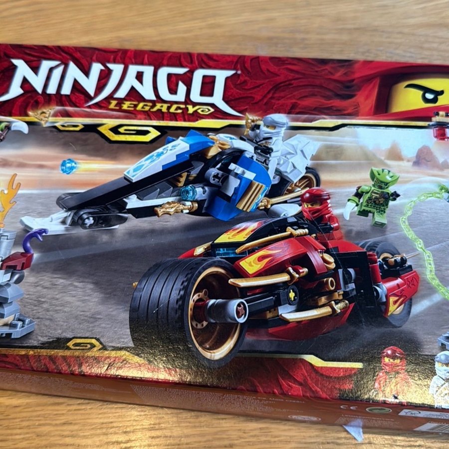 LEGO Ninjago Legacy 70667 Kai's Blade Cycle  Zane's Snowmobile