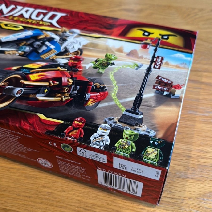 LEGO Ninjago Legacy 70667 Kai's Blade Cycle  Zane's Snowmobile