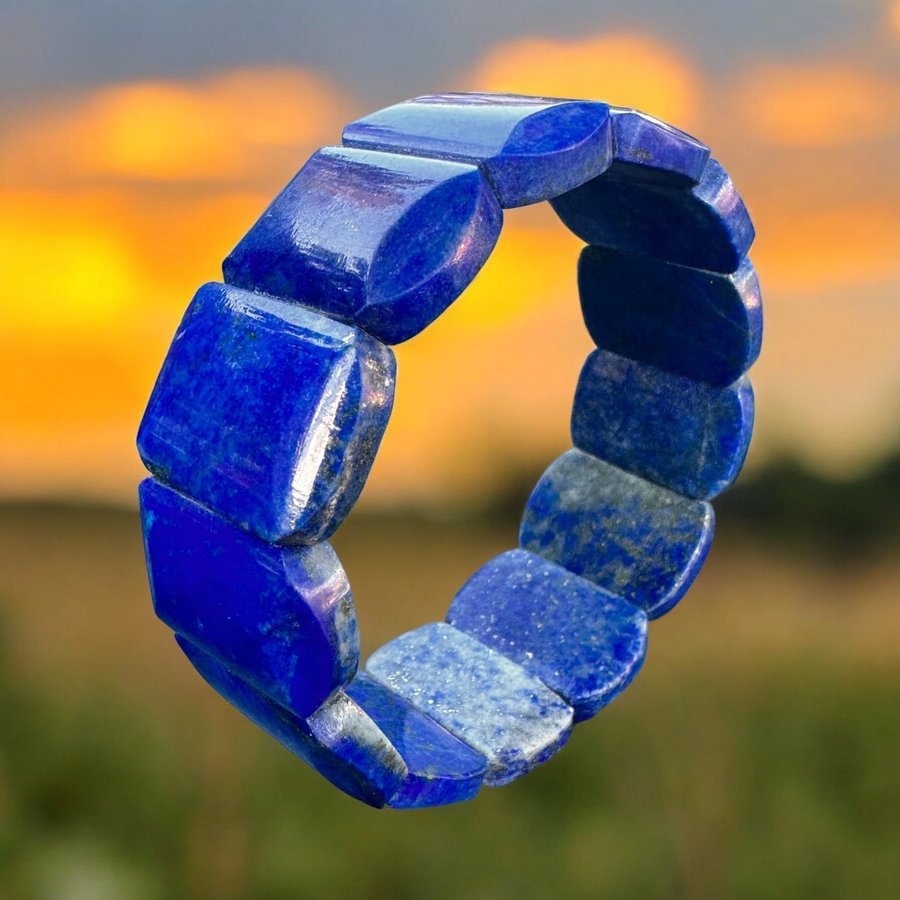 Naturlig lapis lazuli armband med inslag av pyrit