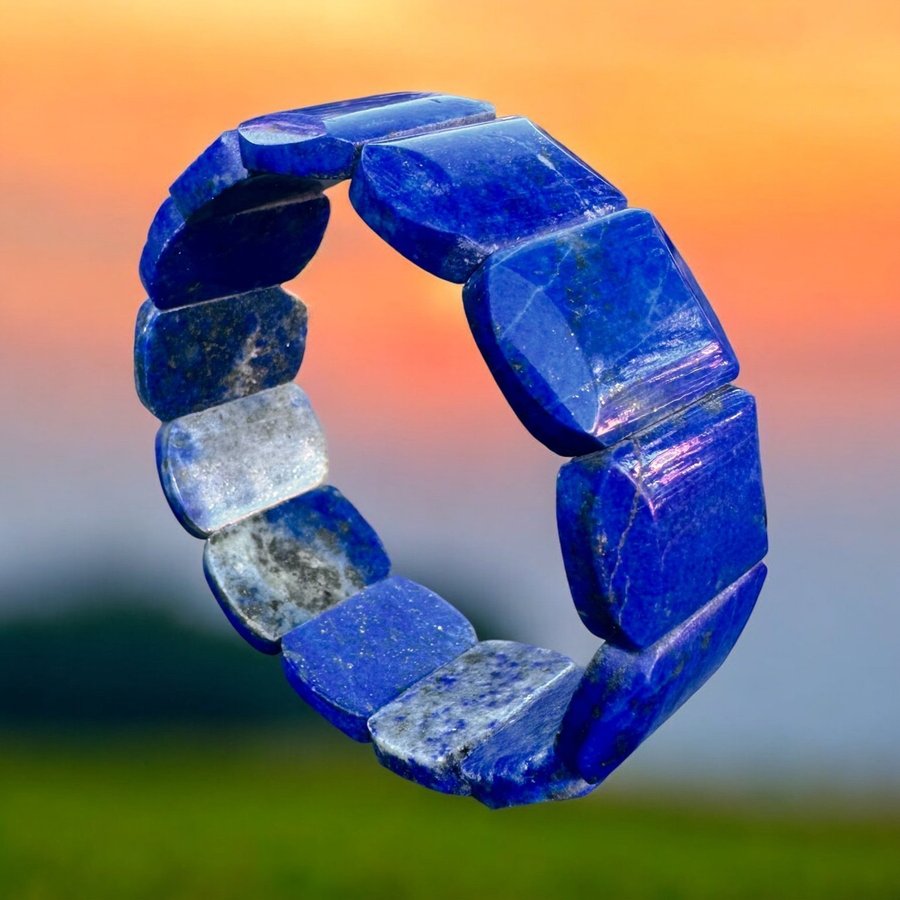 Naturlig lapis lazuli armband med inslag av pyrit