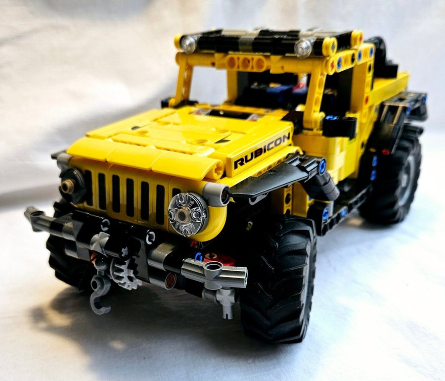 LEGO Technic Jeep.