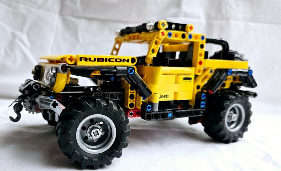 LEGO Technic Jeep.