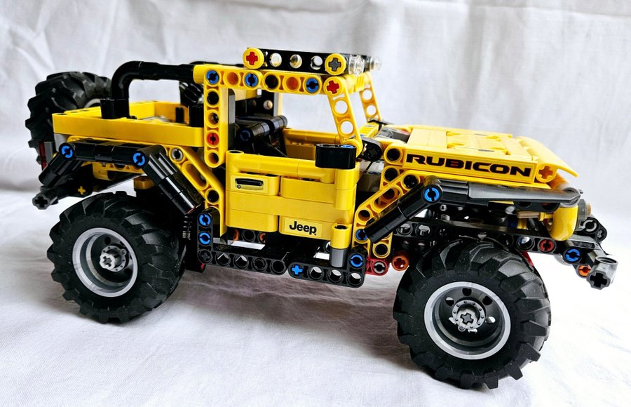 LEGO Technic Jeep.