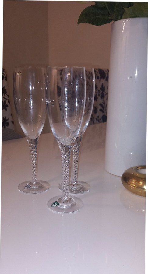 3 stycken champagneglas ”Anne” Orrefors av Anne Nilsson