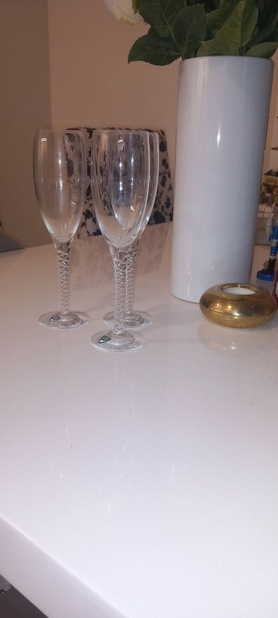 3 stycken champagneglas ”Anne” Orrefors av Anne Nilsson