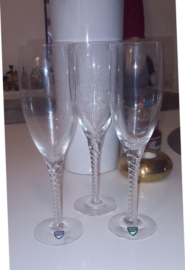 3 stycken champagneglas ”Anne” Orrefors av Anne Nilsson