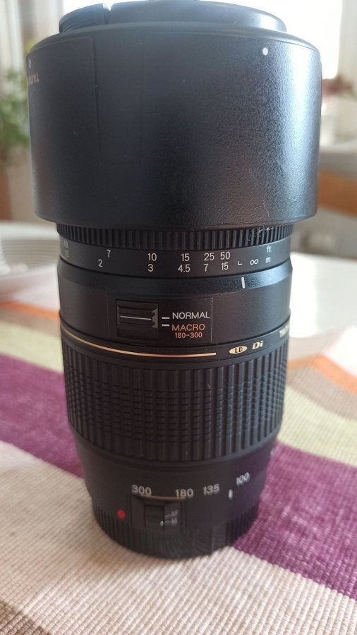 Tamron AF 70-300mm 1:4-5.6 Di LD Macro Objektiv