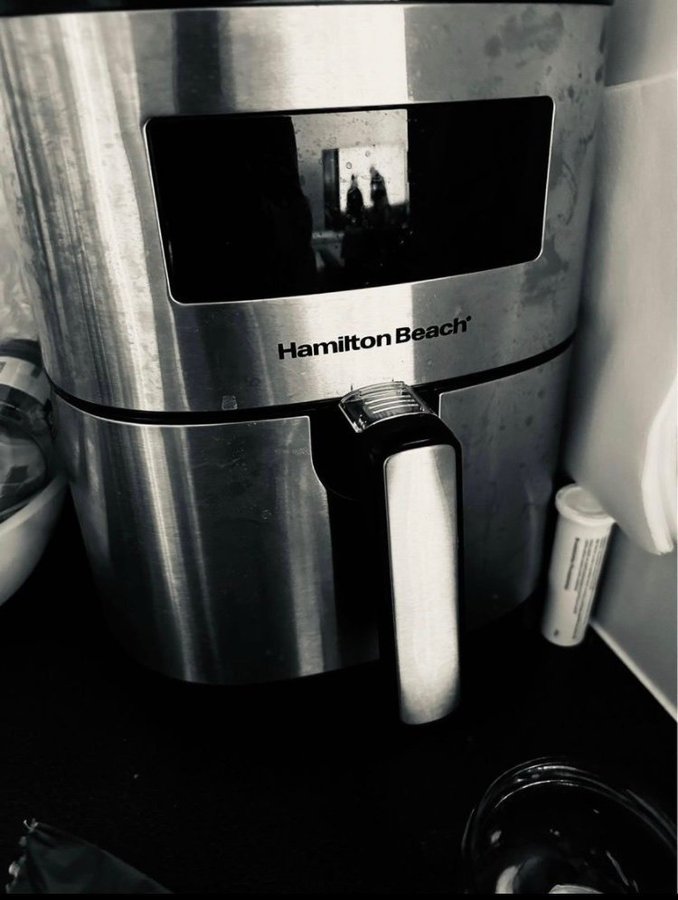 Hamilton Beach Airfryer looks like new