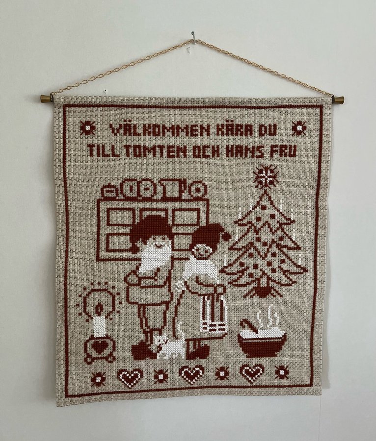 Handbroderad Julbonad väggbonad med tomten och hans fru