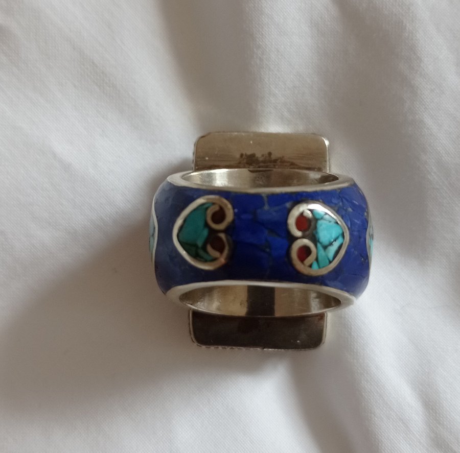 Vacker handgjord ring från Tibet 18mm vackert mönster