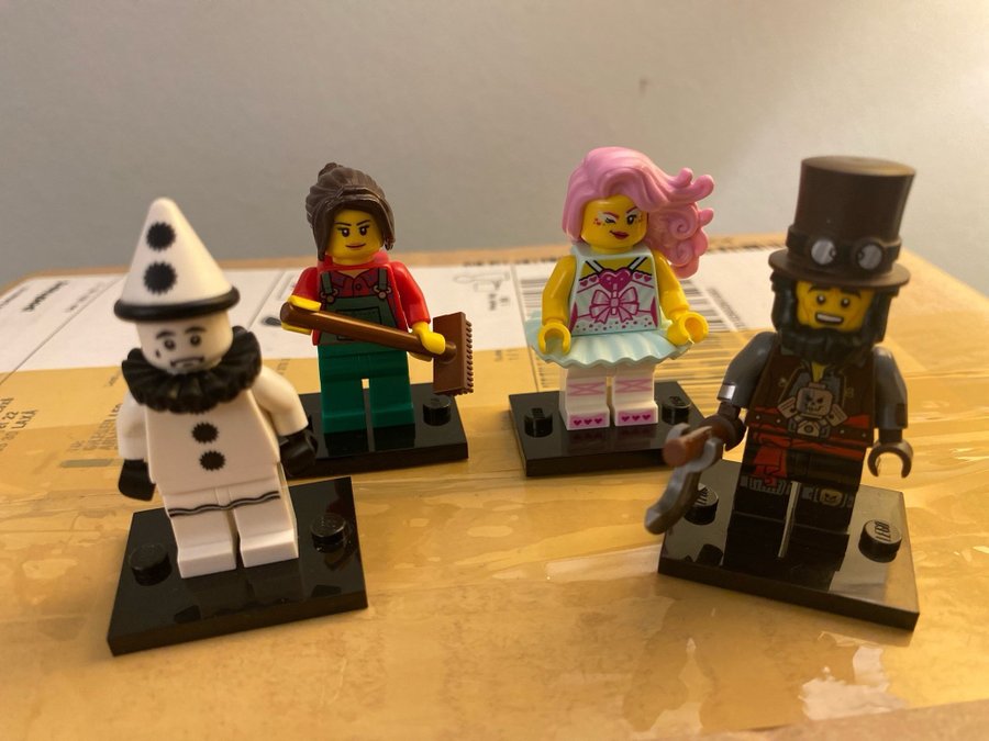 4 st LEGO Minifigurer