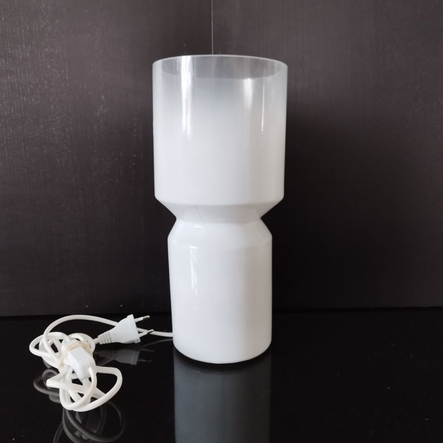 BORDSLAMPA stor modern i frostat glas